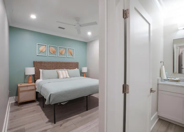 Holiday home Saltwater Pearl At Pelican Place - Heated Pool & Gulf Views, Across Street
